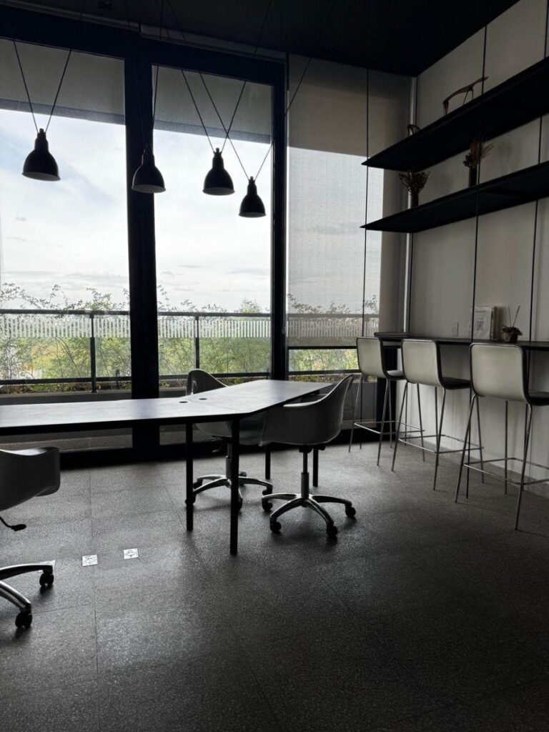 Comprar imóveis POD Rebouças | Sala comercial de 51,8 m² com varanda | Próxima à Av. Rebouças