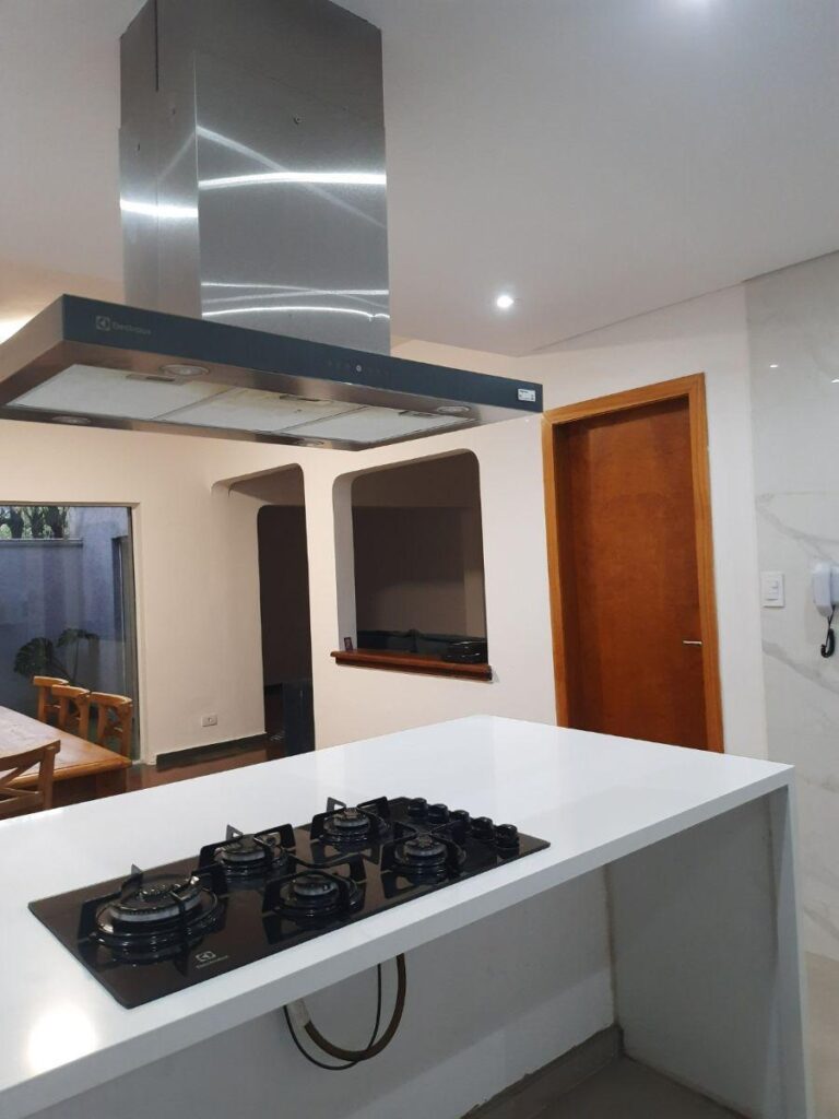 Comprar imóveis Planalto Paulista | Sobrado reformado | 250 m² | 3 dormitórios | 2 suítes | 4 vagas
