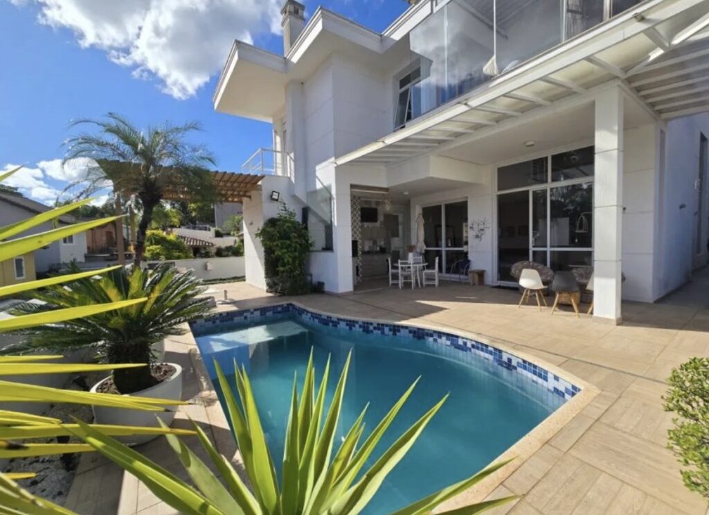 Home Residencial 5 – Alphaville | Casa mobiliada com 4 suítes | Locação – pacote