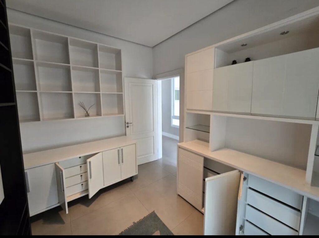 Casa mobiliada no Residencial 5, Alphaville